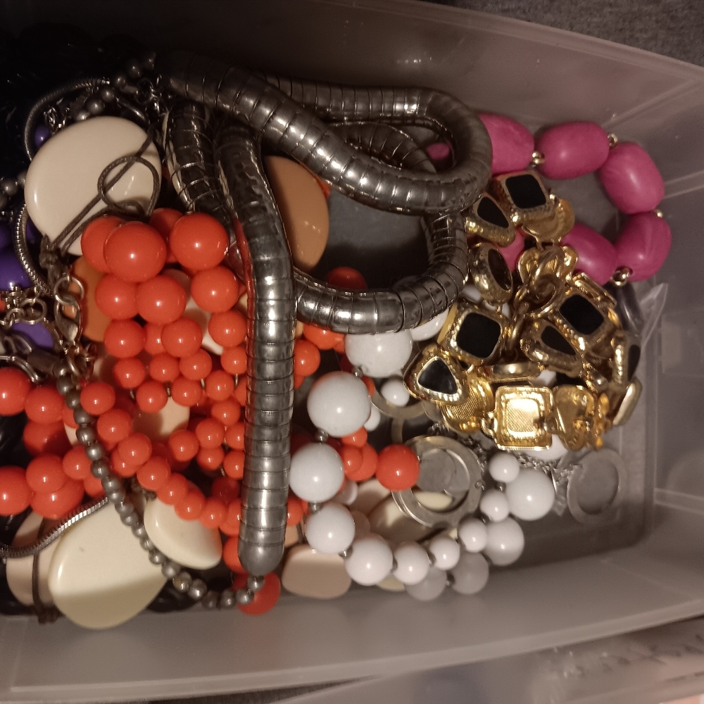 Lot of random jewelry